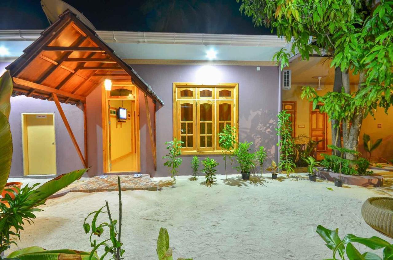 New Moon Village Ukulhas Island Bagian luar foto