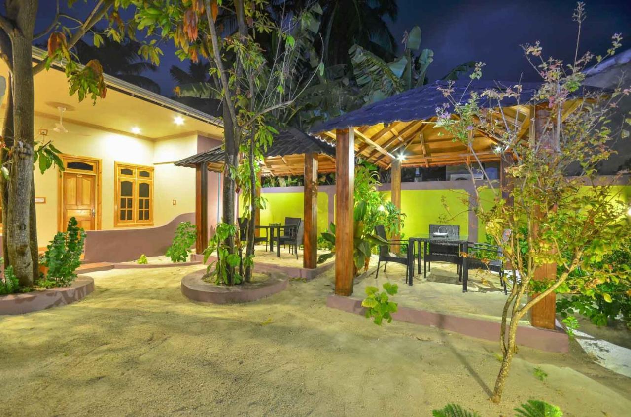 New Moon Village Ukulhas Island Bagian luar foto
