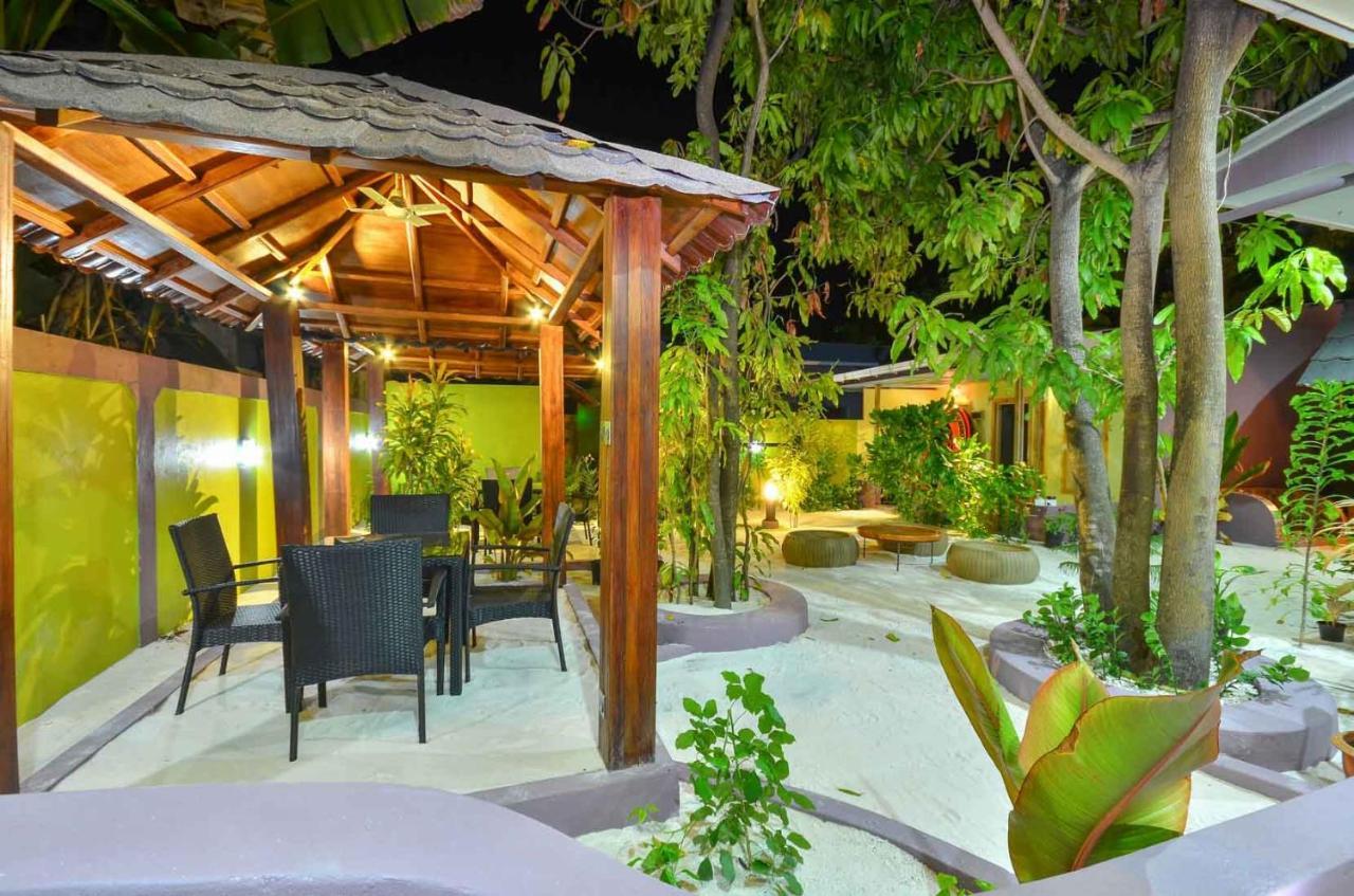 New Moon Village Ukulhas Island Bagian luar foto